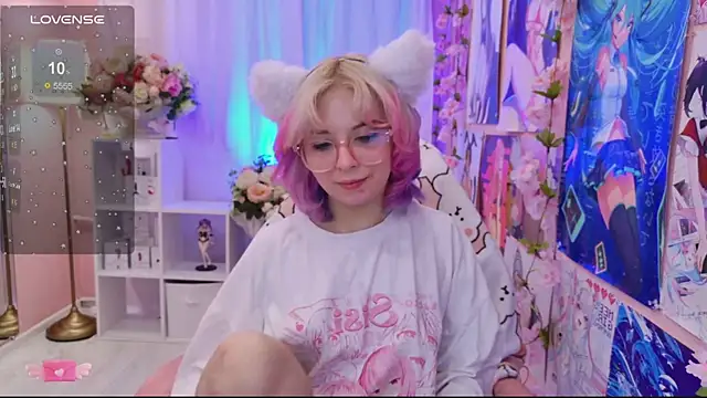 Coconut Mia online show from October 3, 2025, 2:25 pm