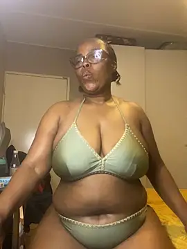 Nomthie online show from October 6, 2025, 4:48 pm