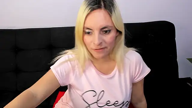 Kathia Brooks  online show from January 7, 2025, 7:38 pm