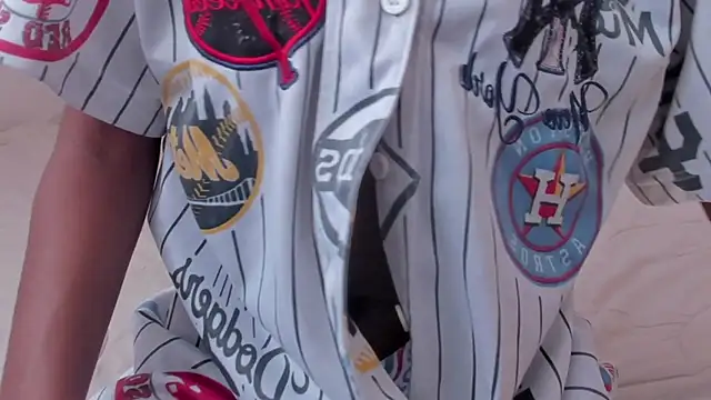 SavannahWildee online show from October 17, 2025, 12:08 pm