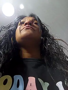 Michelle Brito1 online show from March 4, 2025, 12:44 pm