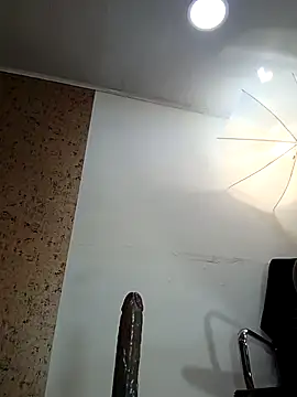 Michelle Brito1 online show from March 12, 2025, 12:15 pm