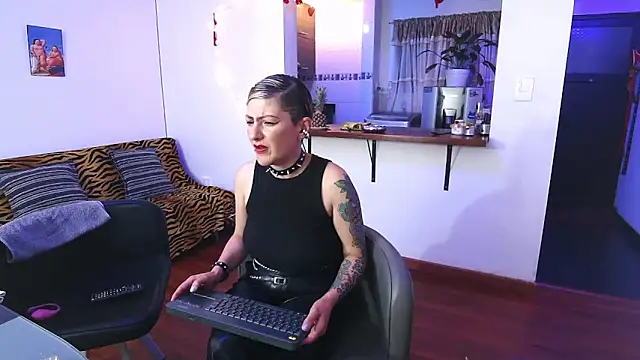 Maria fernandaxxx  online show from February 10, 2025, 11:02 pm