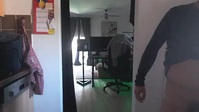 Snapshot of Nomi1612 chatting on April 11, 2026, 7:35 am Nomi1612 online show from April 11, 2026, 7:35 am