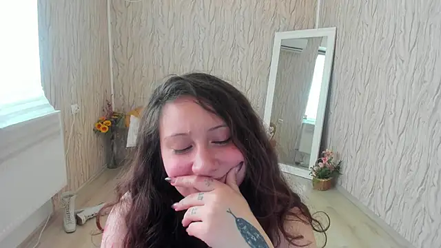 AishaRouhi online show from February 19, 2025, 6:33 am