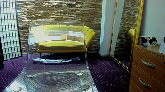 AishaRouhi online show from November 19, 2025, 5:18 am