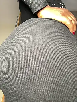Hugemassivebootie online show from July 12, 2026, 6:10 pm