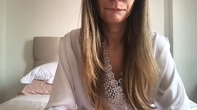 paolajonez online show from January 14, 2025, 11:42 am