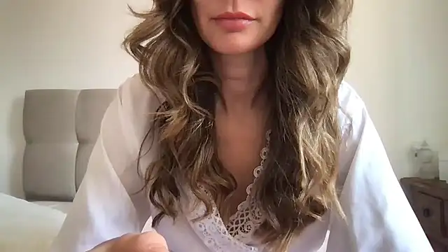 paolajonez online show from March 5, 2025, 2:45 pm