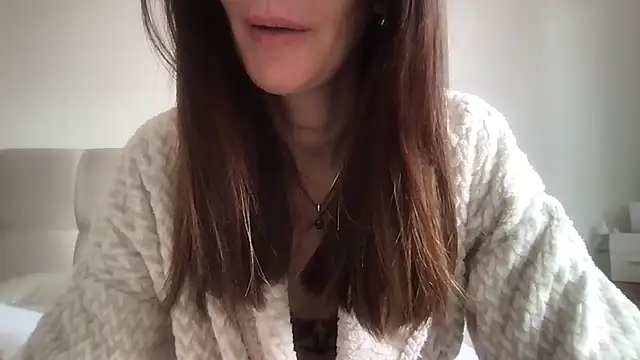 paolajonez online show from October 15, 2025, 12:38 pm