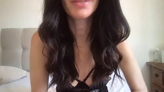 paolajonez online show from February 16, 2026, 1:29 pm