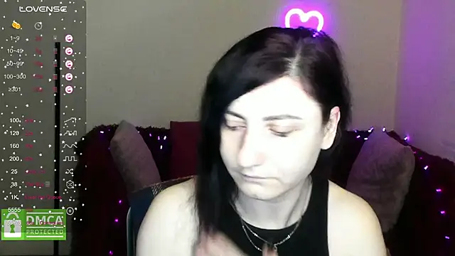 Muse kitty jenia online show from December 18, 2025, 6:30 am