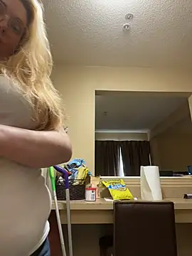 Lalalynn online show from April 11, 2026, 9:30 pm