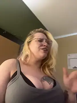 Lalalynn online show from April 14, 2026, 6:58 pm