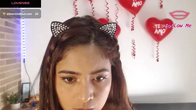 helenacyruss online show from February 13, 2025, 5:01 pm