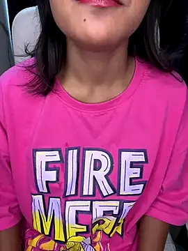 LeisyXO online show from December 5, 2024, 1:47 am