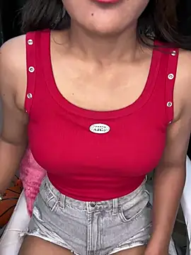 LeisyXO online show from December 6, 2024, 7:23 pm