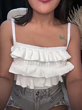 LeisyXO online show from January 3, 2025, 6:46 pm