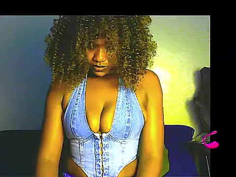 Snapshot of lilylovexx chatting on May 15, 2026, 9:22 pm lilylovexx online show from May 15, 2026, 9:22 pm