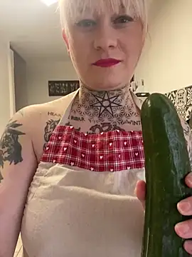 poussichienne online show from February 13, 2025, 2:31 pm