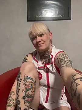 poussichienne online show from February 14, 2025, 1:29 pm