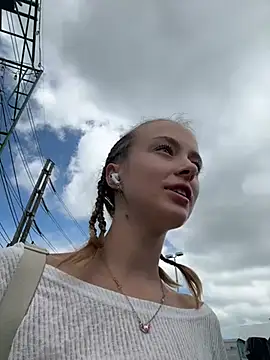 enjoy my beauty online show from December 22, 2024, 5:12 am