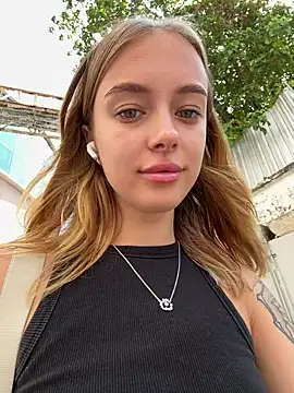 enjoy my beauty online show from January 19, 2025, 4:44 am