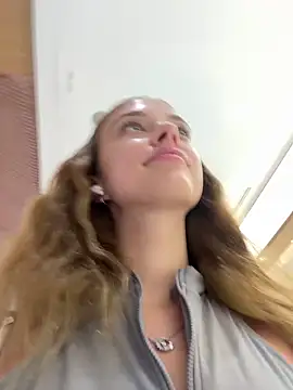 enjoy my beauty online show from March 13, 2025, 4:38 am