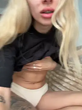Snapshot of enjoy_my_beauty chatting on July 20, 2026, 6:06 am enjoy my beauty online show from July 20, 2026, 6:06 am