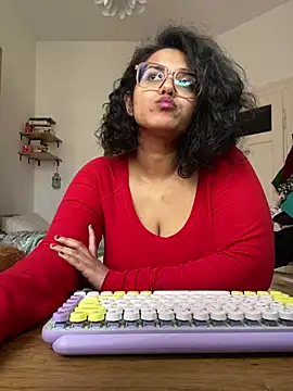 Curvydesifromgermany online show from March 20, 2025, 11:38 am