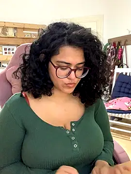 Curvydesifromgermany online show from November 11, 2025, 2:39 pm