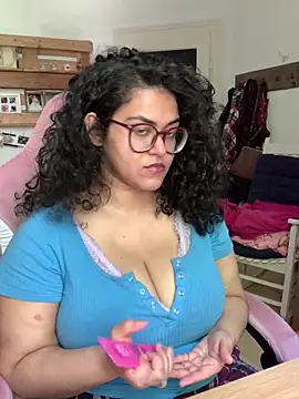 Curvydesifromgermany online show from May 4, 2026, 1:18 pm