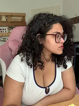 Curvydesifromgermany online show from June 18, 2026, 1:48 pm