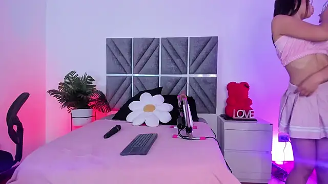 Laura Dicardy online show from February 25, 2026, 8:07 pm