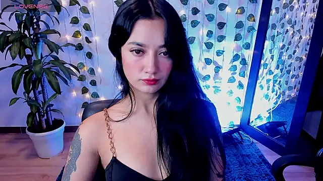 mariiana-diaz online show from December 16, 2024, 3:11 pm