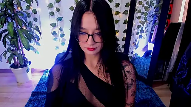 mariiana-diaz online show from November 21, 2025, 2:27 pm