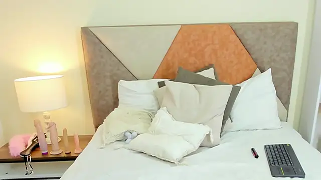 JennaCollins149 online show from February 7, 2025, 8:10 pm