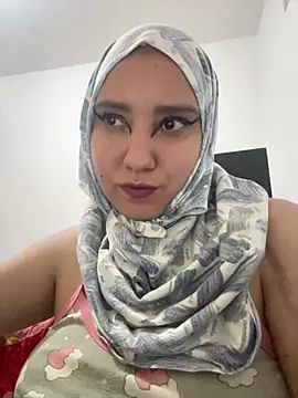 hannahayat online show from April 23, 2026, 9:39 pm