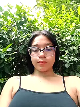 -VICKKY online show from January 31, 2025, 1:34 pm