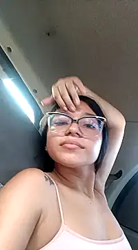 -VICKKY online show from February 1, 2025, 9:51 pm