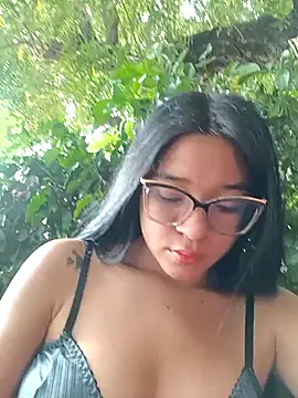 -VICKKY online show from February 3, 2025, 2:34 pm