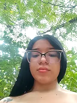 -VICKKY online show from February 6, 2025, 1:54 pm