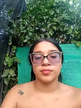 -VICKKY online show from February 13, 2025, 7:31 pm