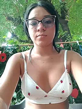 -VICKKY online show from February 15, 2025, 1:27 pm