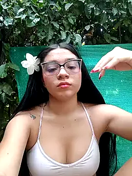 -VICKKY online show from February 19, 2025, 2:01 pm