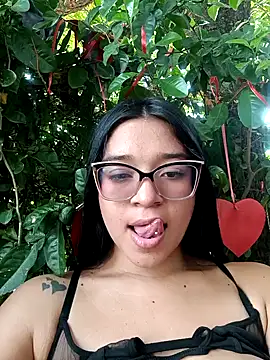 -VICKKY online show from March 3, 2025, 7:17 pm