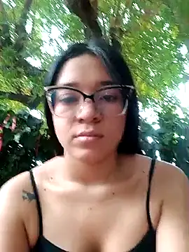 -VICKKY online show from March 4, 2025, 1:59 pm