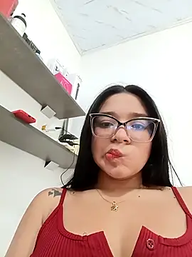 -VICKKY online show from September 12, 2025, 2:06 pm