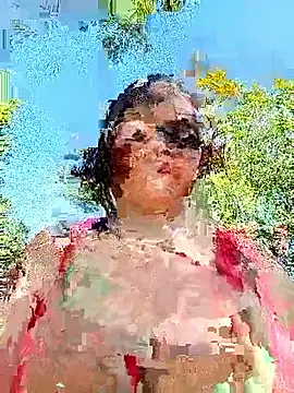 -VICKKY online show from September 19, 2025, 1:45 pm