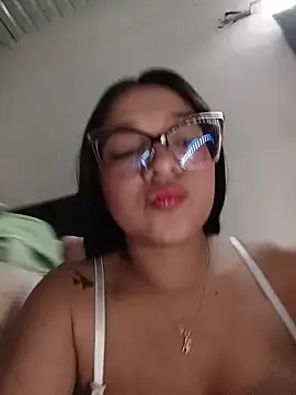 -VICKKY online show from October 30, 2025, 2:24 am